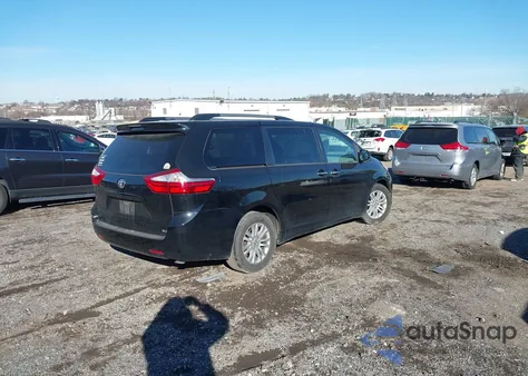 2015 Toyota Sienna Xle 8 Passenger z USA, uszkodzony, nr VIN 5TDYK3DC3FS606000